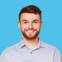 Dentista Albania - paziente soddisfatto dopo cure dentali a Tirana